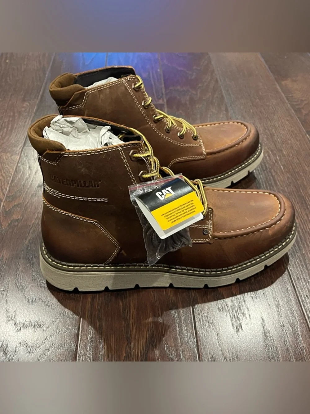 CAT Men Covert Boots Leather Brown Size 10.5  NEW $140